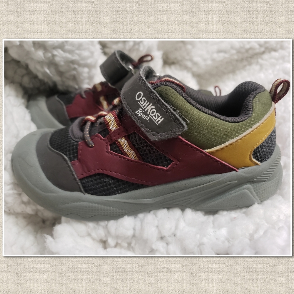 Toddler boy's Oshkosh Bgosh shoes